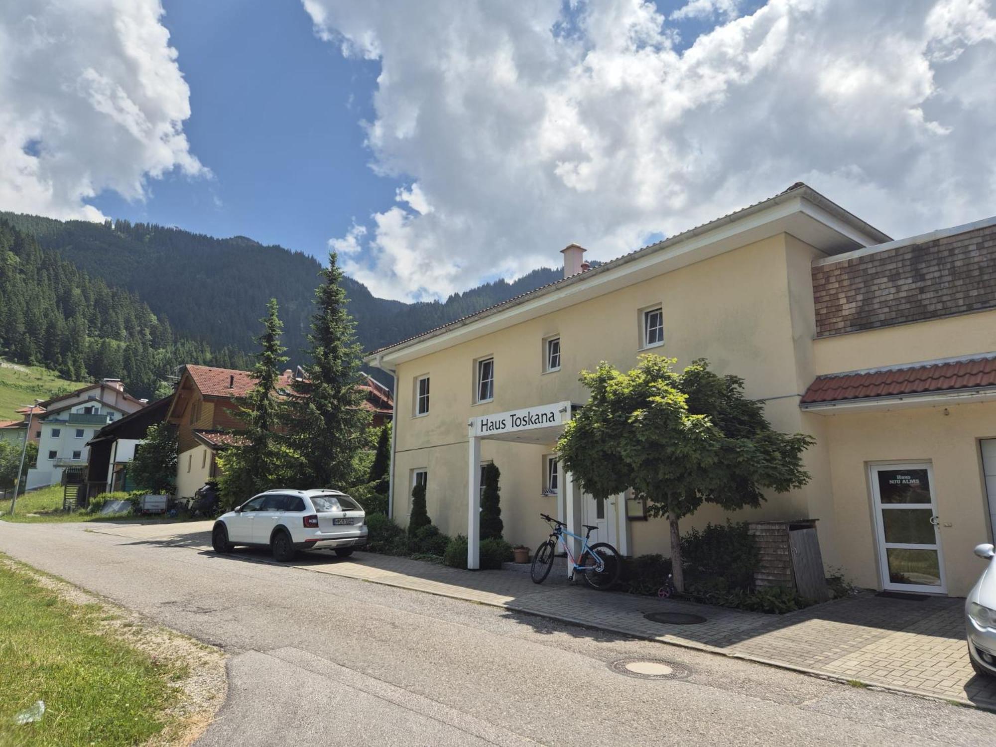 Toskanahaus, Njualms Tannheim Bagian luar foto