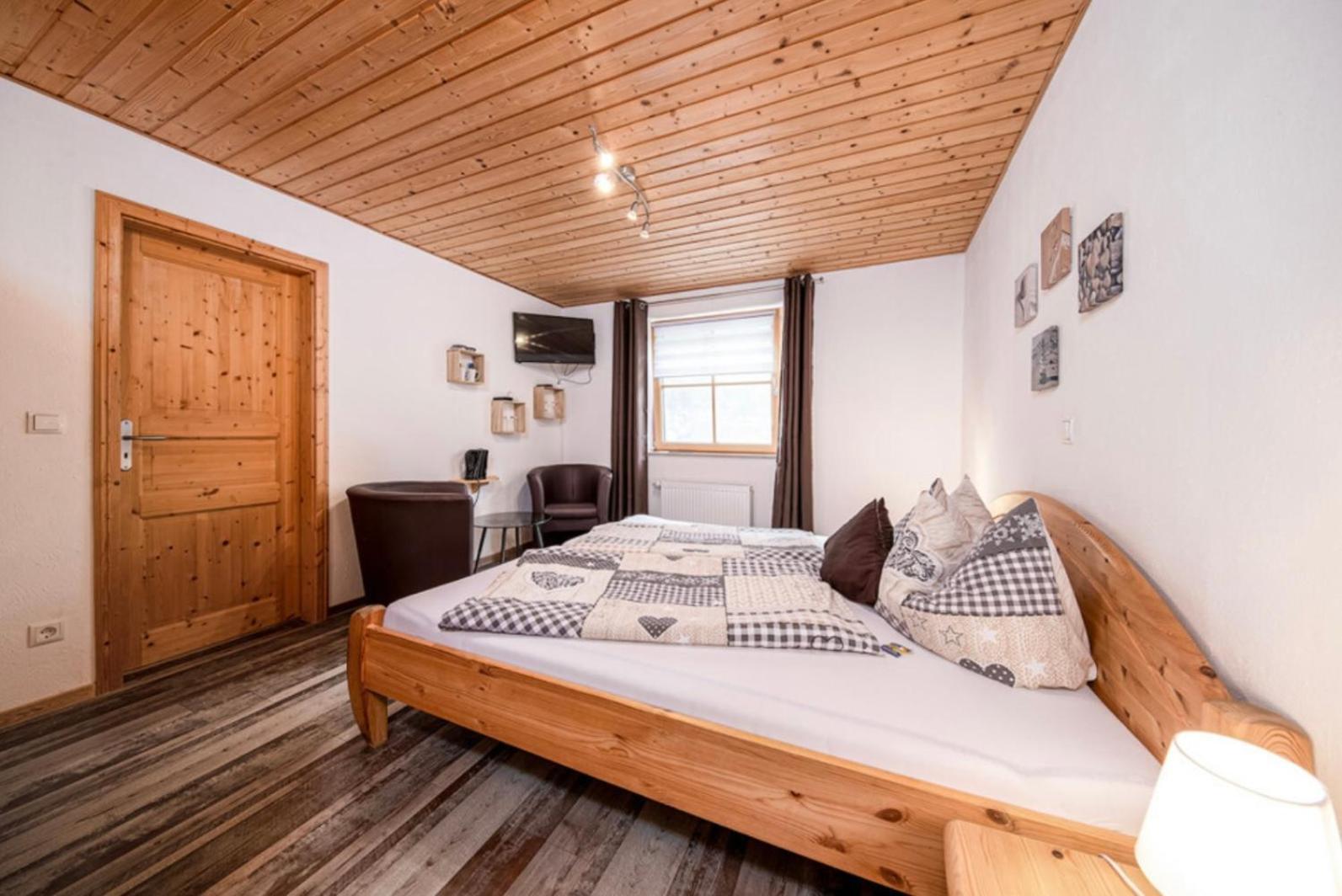 Toskanahaus, Njualms Tannheim Bagian luar foto